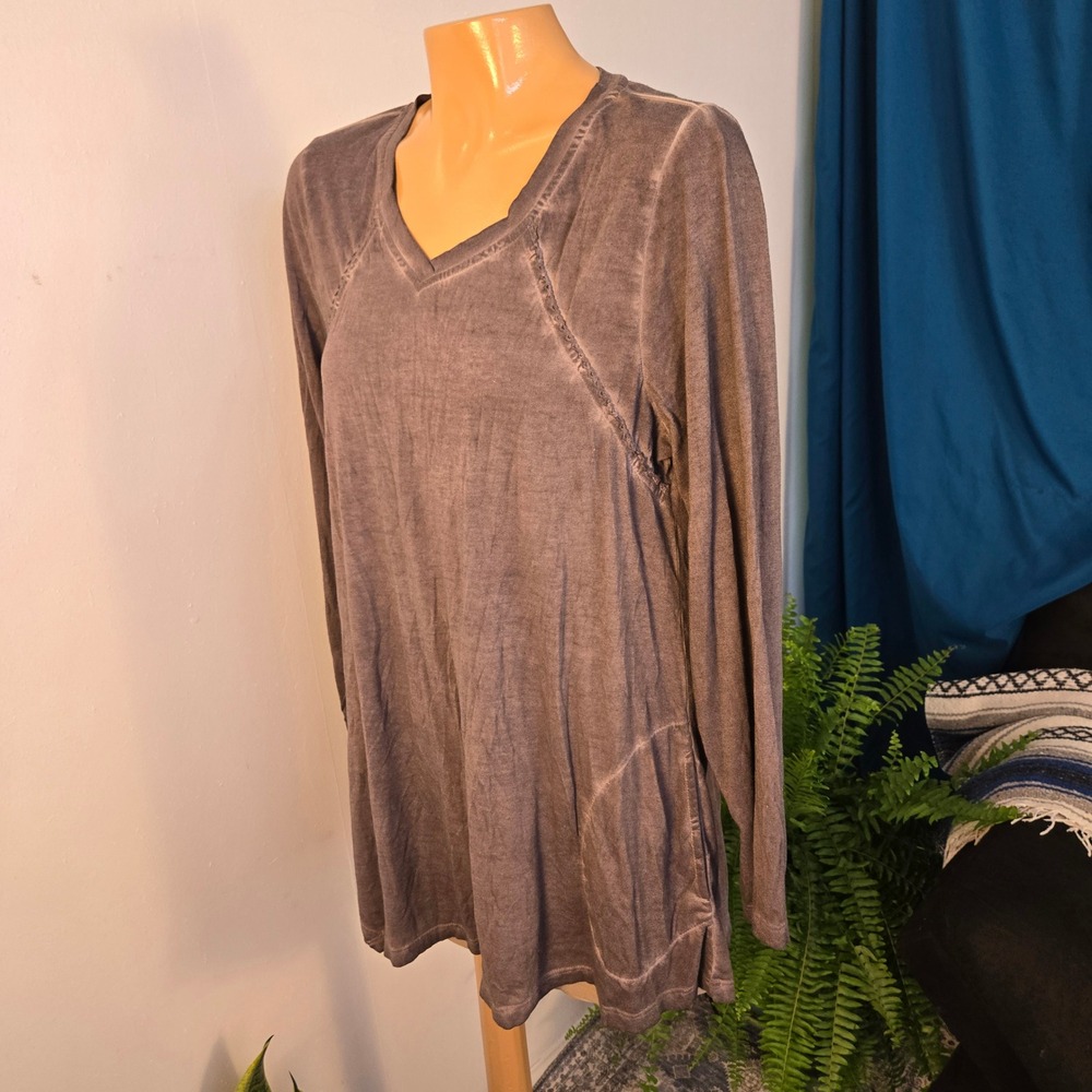 LOGO Lori Goldstein Tunic Top Womens Medium Gray Acid Wash Long Sleeve Seem Trim